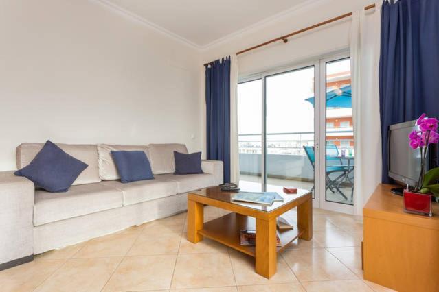 Casa Azul, Fast Wi-fi, Airco, Pool & Bbq Near The Da Rocha Portimao