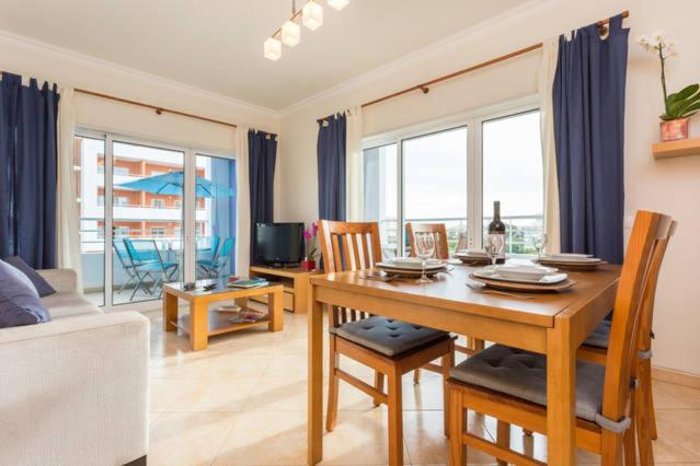 Apartment Casa Azul, Fast Wi-fi, Airco, Pool & Bbq Near The Da Rocha Portimao